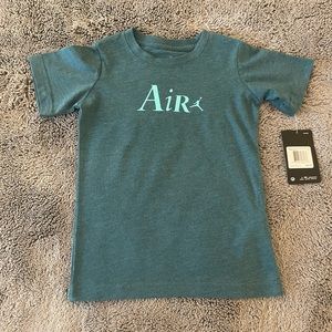 Item is new with tags size 4 (xs)